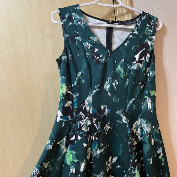 Women Small 4 Beautiful Pine Green Abstract Spring Dress - Picture 2 of 6